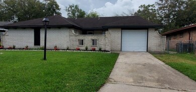 2023 Barnsley Ln, Houston, TX 77088 - photo 2