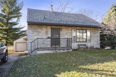 3916 49th St, Des Moines, IA 50310 - photo 2