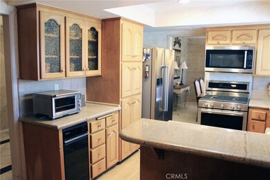 5325 Lindley Ave unit 202, Tarzana, CA 91356 - photo 7