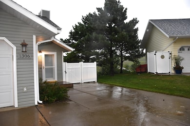 1306 Territory Dr -_-31