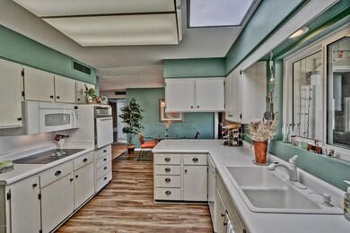nice bright kitchen