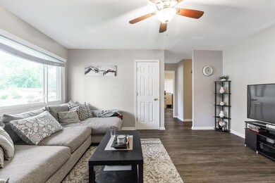 609 Palace Ln (Interior-2
