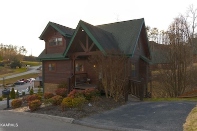 905 Mcmakin Way, Pigeon Forge, TN 37863 - photo 2