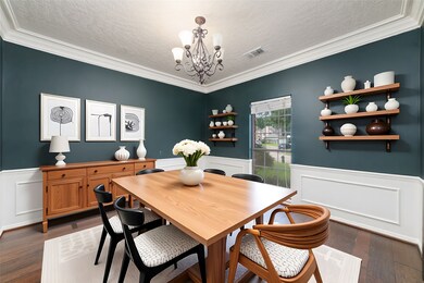 Dining room to your right as you enter the home
v