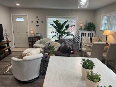 1426 Lilac Ln, Cedar Falls, IA 50613 - photo 2