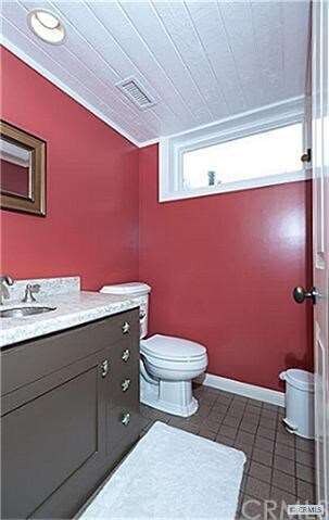 Downstairs guest bathroom