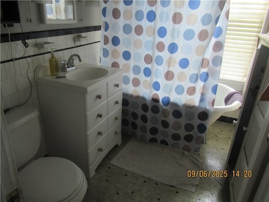 64 Fairfield Ave, Woonsocket, RI 02895 - photo 5