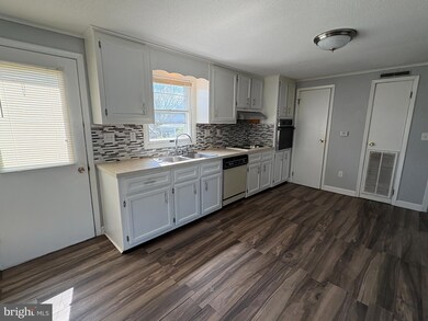 16 W 9th St, Waynesboro, PA 17268 - photo 4