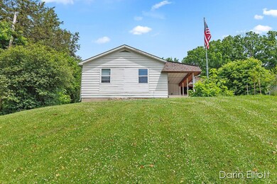 426 Allen St, Ionia, MI 48846 - photo 3