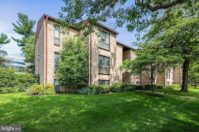 2074 Royal Fern Ct unit 1C, Reston, VA 20191 - photo 2