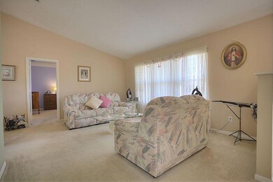 Living Room (photo 1)