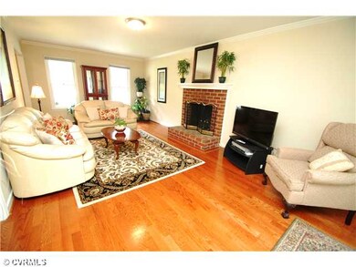 Den/Family/Great Room - Newer hardwood floors in t