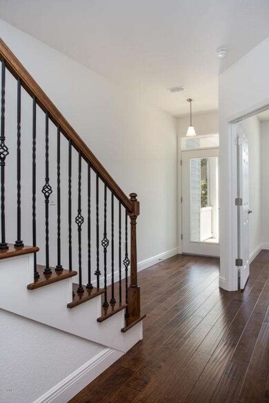 2002 Waverly Pl