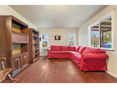 5253 SE Knapp St, Portland, OR 97206 - photo 6