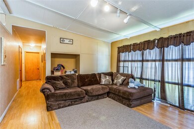 3621 Mount Vernon Rd SE, Cedar Rapids, IA 52403 - photo 2