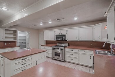 Who likes to Cook?
Huge Kitchen with Plenty of Storage.