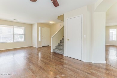 007-photo-family-room-13114230