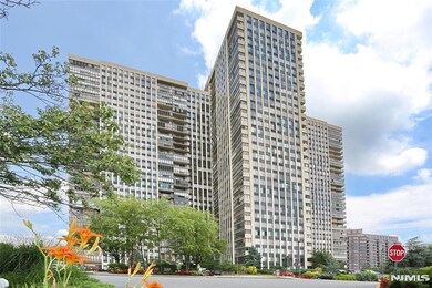 200 Winston Dr unit 2116, Cliffside Park, NJ 07010 - photo 2