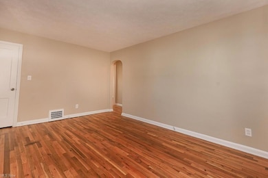 21104 Hansen Rd, Maple Heights, OH 44137 - photo 5