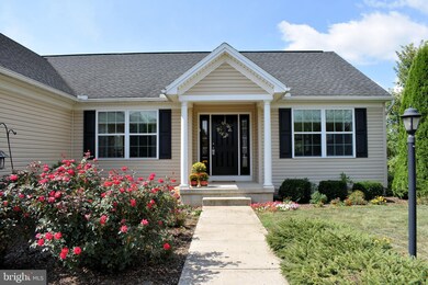 663 Franklin Square Dr, Chambersburg, PA 17201 - photo 2