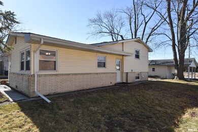 220 Campus View Dr, Lincoln, IL 62656 - photo 3