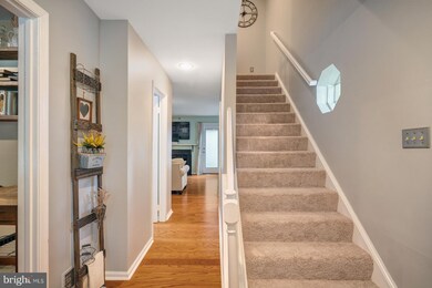 8940 Astongale Ct, Springfield, VA 22152 - photo 5