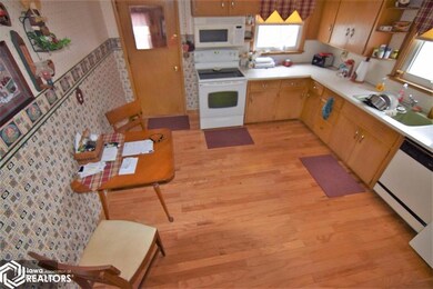 406 1st St SW, Clarion, IA 50525 - photo 4