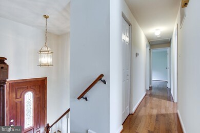 10610 Cavalcade St, Great Falls, VA 22066 - photo 4