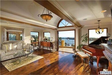 Spacious Living , Family , Dining room, Kitchen on