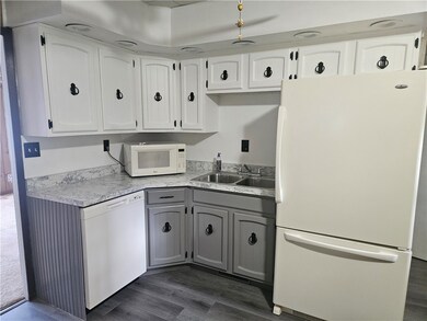 555 N Maple St, Mercer, PA 16137 - photo 2