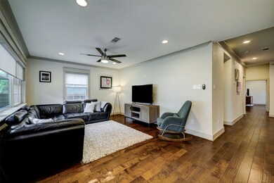 4315 Piney Woods Dr, Houston, TX 77018 - photo 2