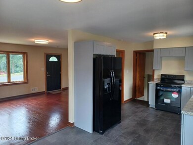 8203 Denise Dr, Louisville, KY 40219 - photo 6