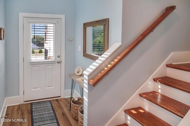 4906 Emerald Drive East Foyer