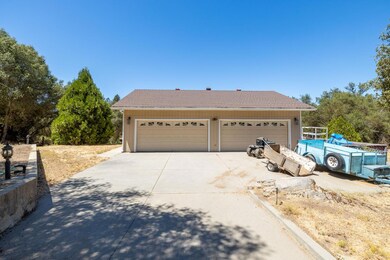 45544 Pine River Rd, Ahwahnee, CA 93601 - photo 2