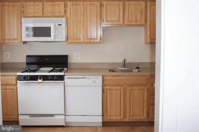 3727 Madison Ln unit A, Falls Church, VA 22041 - photo 2