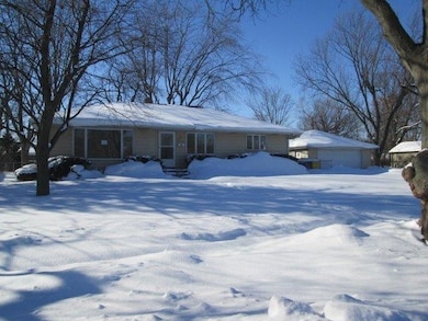 612 N Woodlawn Ave, Griffith, IN 46319 - photo 2