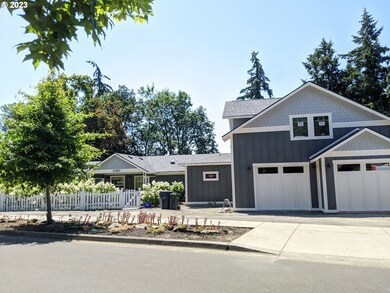 1060 Abbie Ln, Eugene, OR 97401 - photo 2