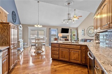 4400 SW Flintrock Dr, Lees Summit, MO 64082 - photo 7