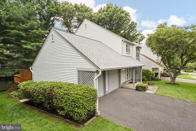 10006 Beacon Pond Ln, Burke, VA 22015 - photo 4