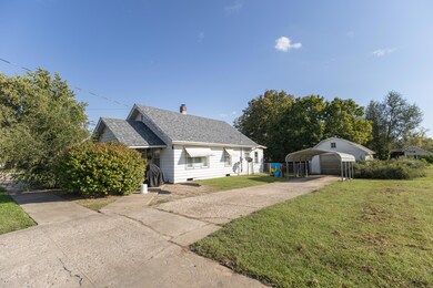 818 Vincil St, Moberly, MO 65270 - photo 2