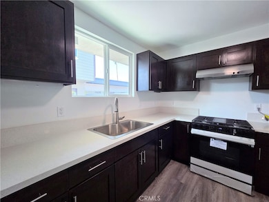 720 W Cherry St, Compton, CA 90222 - photo 7