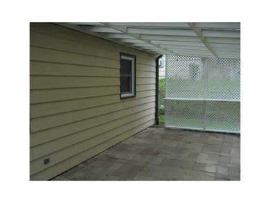 . Nice Patio with Clear Roof, to let sun shine in!