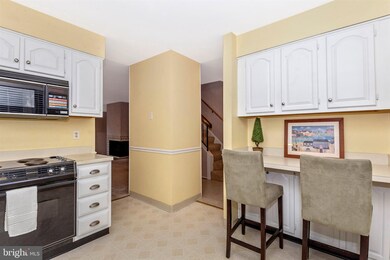8315 Snowden Oaks Place, Laurel, MD 20708 - photo 4