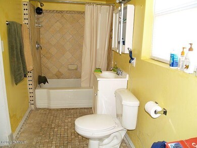 2033_bath1a_lrg