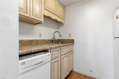 125 Hampton Club Dr unit 6, Hampton, VA 23666 - photo 6