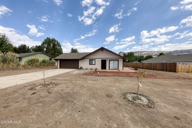 30001 Caddy Ln, Tehachapi, CA 93561 - photo 2
