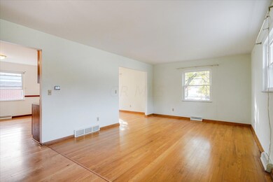 5714 Lindenwood Rd, Columbus, OH 43229 - photo 7