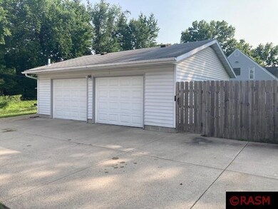 310 310 North Jefferson St, New Ulm, MN 56073 - photo 3