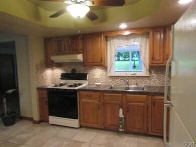 121 Jonathan Dr, Easton, PA 18045 - photo 7