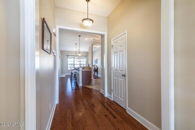 6 Foyer